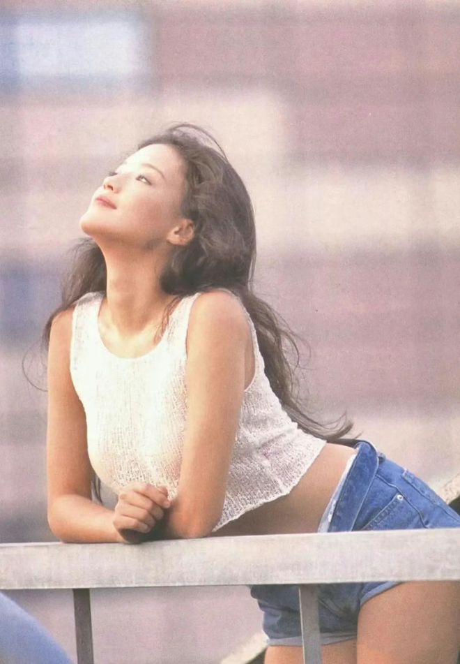 21點：還記得那一年的王菲、舒淇、鈴木保奈美嗎？來看看“經濟上行的美”有多絕！